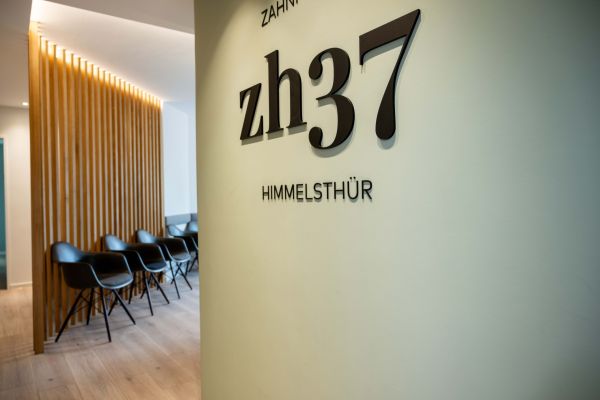 Blick ins Wartezimmer Zahnarztpraxis zh37 Hildesheim-Himmelsthür