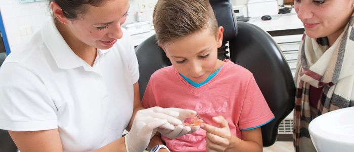 Kieferorthopädische Frühbehandlung für Kinder in der Zahnarztpraxis zh37 in Hildesheim.