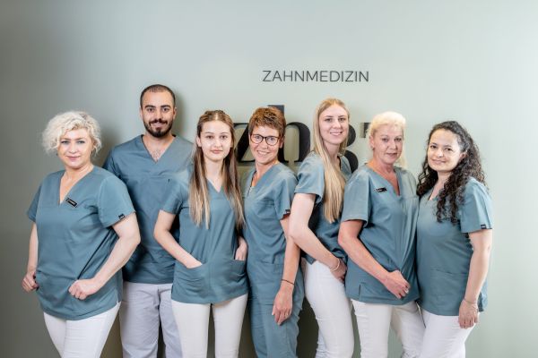 Praxisteam der Zahnarztpraxis zh37 in Hildesheim