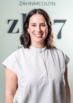 Unsree Kompentenz bei Kieferfehlstellungen – Zahnspangen von Fachzahnärztin für Kieferorthopädie Julia Meier
